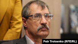 Евгений Жовтис на презентации сайта Азаттыка с именами погибших во время Январских событий. Алматы, 1 июля 2022 года. Официальный список жертв был опубликован властями в августе — в нем были только фамилии. Имена, возраст, место и обстоятельства гибели не приводились