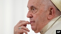 «Я поїду або в обидва місця, або в жодне», – сказав понтифік в інтерв’ю аргентинській газеті La Nacion 11 березня