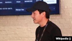 مرتضی بهبودی خبرنگار فرانسوی افغانی الاصل که به روز چهارشنبه از زندان طالبان آزاد شد