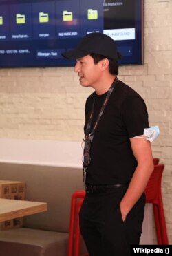 مرتضی بهبودی خبرنگار فرانسوی افغانی الاصل که توسط طالبان بازداشت و زندانی شده است