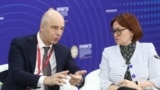 Министр финансов России Антон Силуанов и глава Центробанка Эльвира Набиуллина за невеселой беседой о судьбах российской экономики