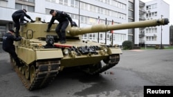 Գերմանական արտադրության Leopard տանկ, արխիվ