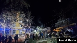 Последствия попадания ракеты в жилой дом в Краматорске 
