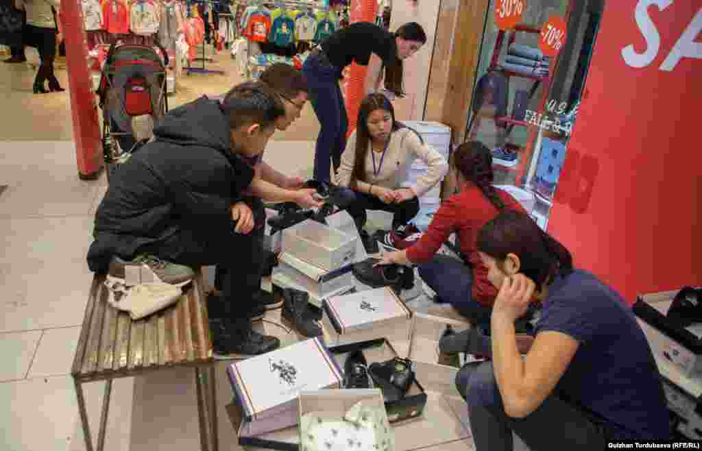 Кымбат өтүктөрдүн баасы түшүп, жигиттерди сүйүнткөн учур.&nbsp;