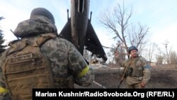 «Противник деморалізований та несе великі втрати. Відзначено часті випадки дезертирства та непокори» – Генштаб. На фото українські бійці