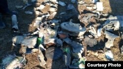 Правоохоронці вилучили з місця події уламки і встановлюють походження боєприпасів