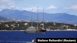 Орусиялык миллиардер Андрей Мельниченконун Италияда камоого алынган  яхтасы.  