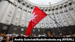 Активісти «Марш свободи» за легалізацію медичного та просто канабісу біля Кабміну у Києві, 19 травня 2018 року
