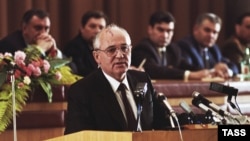 Михаил Горбачёв.