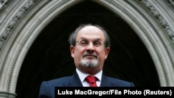 «Травми – серйозні, але його стан рухається в правильному напрямку», – повідомив агент письменника