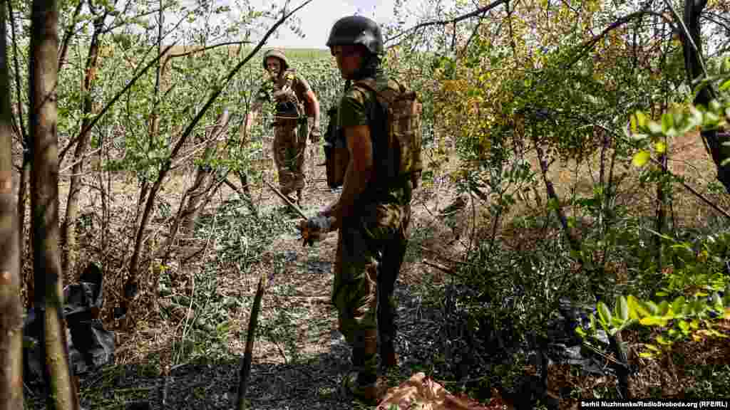 Воєнкори застали бійців ЗСУ в момент в момент роботи по заданій цілі. Все відбувається швидко і злагоджено&nbsp;