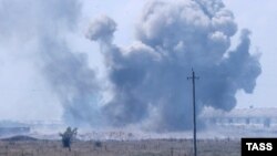 Дим від вибуху боєприпасів у Джанкойському районі в окупованому Криму, 16 серпня 2022 року