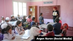 Кыргызстандагы мектептердин бири. 
 