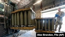 a Soldier checks A shipment of shells included in A U.S. military aid package to Ukraine. (file photo) 