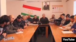 "Комиссия 44" кыймылынын мүчөлөрү.