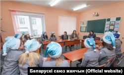 Падчас працы ў кіраўніцтве Беларускага саюза жанчын Вольга Чамаданава наведвала Гомельскую жаночую калёнію, архіўнае фота