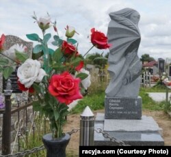 Помнік на магіле Васіля Сёмухі ў Пружанах