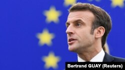 Макрон попередив Росію, що вона заплатить «дуже високу» ціну, якщо нападе на Україну