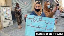 گزارش های وجود دارد که طالبان در روز های اخیر تعدادی از زنان و دختران به دلیل عدم رعایت حجاب را درکابل و دایکندی بازداشت کرده اند