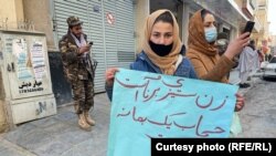 آرشیف - اعتراض بر حجاب اجباری 