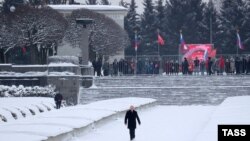 Владимир Путин на Пискаревском кладбище