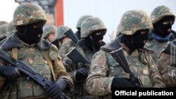 Armenia - Armenian soldiers are about to board a military plane bound for Kazakhstan, Yerevan, January 7, 2022.