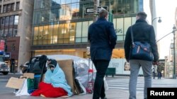 АКШнын чоң шаарларында көчөдө жашаган үйсүздөр соңку жылдары көбөйгөн. 