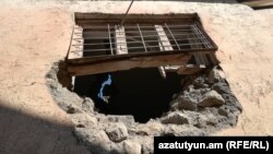 13-nji sentýabrda Ermenistanyň Sýunik welaýatynyň Karaşen obasyndaky bir jaýda Azerbaýjanyň hüjümleri netijesinde ýetendigi aýdylýan zyýan.