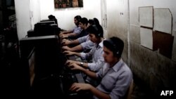 Ежедневно услугами разных онлайн-казино в Грузии пользуются около 400 тысяч человек, а оборот виртуальных игорных клубов растет с каждым годом: в 2011 году он составлял около 360 млн лари, в 2015-м – уже более 2 млрд лари