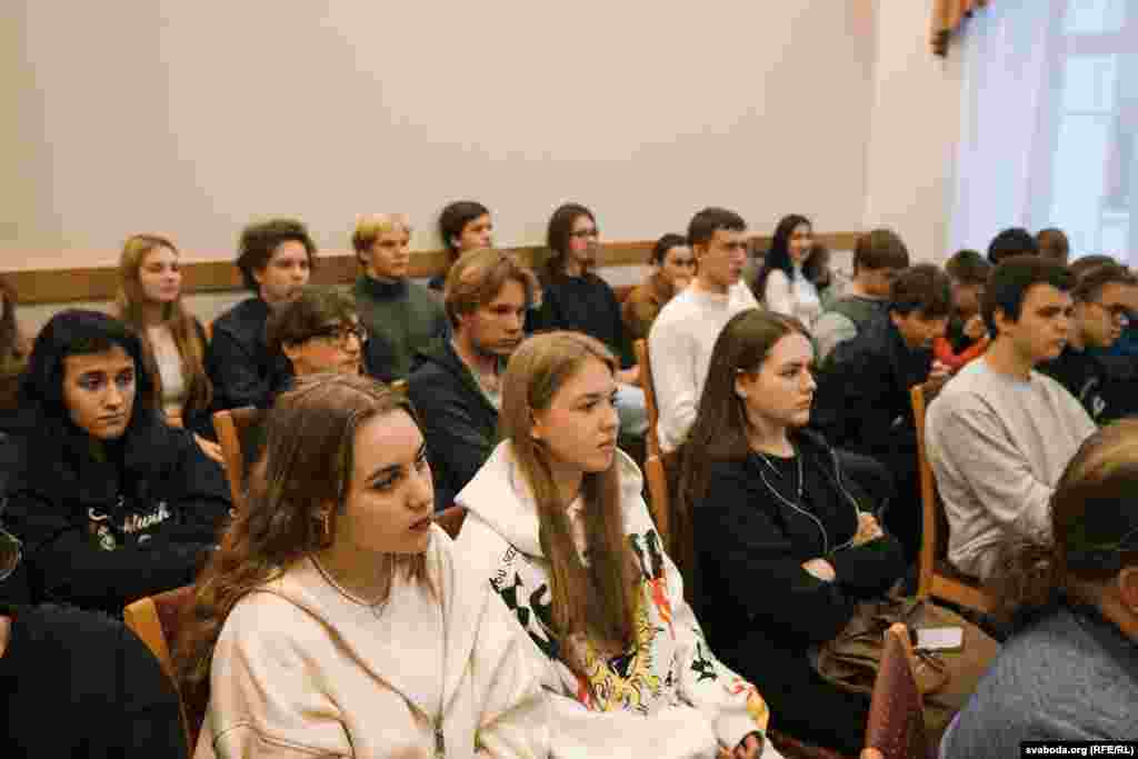 Сярод наведнікаў прэзэнтацыі &mdash; вучні Віленскай гімназіі імя Францішка Скарыны. Там вучацца літоўцы, беларусы, украінцы.