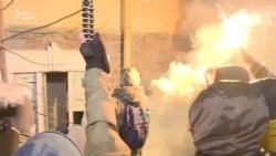 Активісти понищили одне з київських відділень «Сбербанку Росії» (відео)