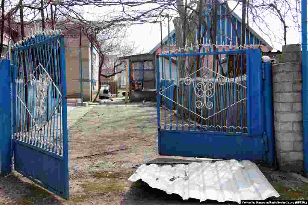 Розбиті вікна і дахи &ndash; нині так виглядає село Кам&rsquo;янське Запорізької області після обстрілів російськими військами. 2 квітня 2022 року