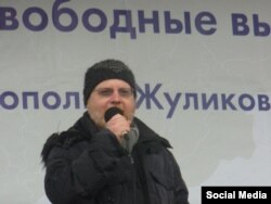 Константин Крылов на оппозиционном митинге, 2011