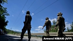 Косовонун Сербия менен чек аралаш аймагындагы НАТОнун жоокерлери. 