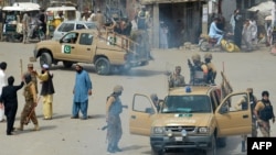 Пакистандын Түндүк Вазиристан округунда жүргөн полиция кызматкерлери. Иллюстрациялык сүрөт.