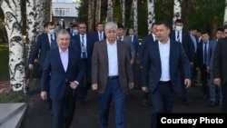 Президент Узбекистана Шавкат Мирзиёев, президент Казахстана Касым-Жомарт Токаев и президент Кыргызстана Садыр Жапаров (слева направо на переднем плане) в Чолпон-Ате. 20 июля 2022 года