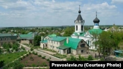 Вид на монастырь в селе Никольское (Донецкая область) до начала полномасштабной агрессии России против Украины