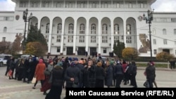 Люди требуют от государства выполнения обещаний