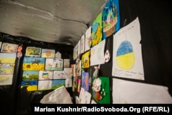 29-річний рядовий Олексій, який також родом із Маріуполя, встиг піти у відпустку двома тижнями раніше, у січні, щоб відсвяткувати перший день народження доньки. «Але я пропустив її перший зуб, її перші кроки. Я весь час сумую за нею», – сказав він.