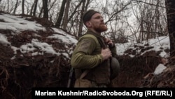 «Важко інколи зрозуміти, в чому сенс, усе це очікування, нічого не відбувається, – каже 29-річний старший сержант Богдан із Волині