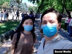 Гүлзат Алагөз кызы жана Азамат Алагөз уулу.