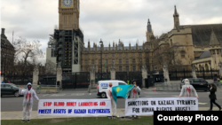 Британ парламентинин алдындагы казакстандык жарандардын акциясы. 3-февраль, 2022-жыл. Лондон, Улуу Британия.