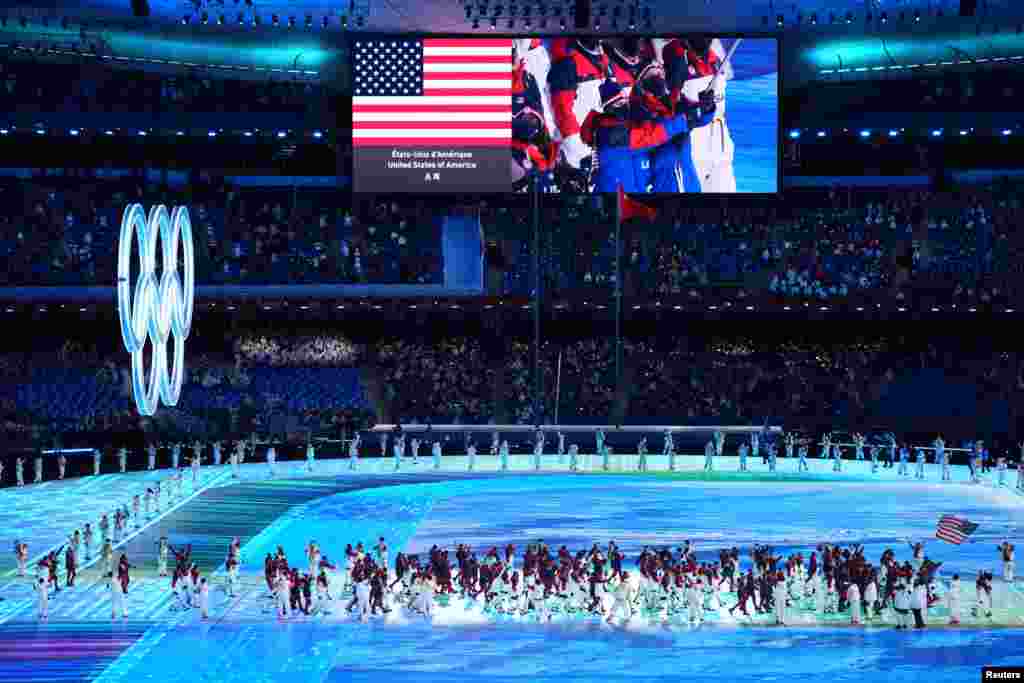 Кытайдагы адам укуктарынын жапырт бузулушуна байланыштуу АКШ, андан кийин башка өлкөлөр Бээжинде өтүп жаткан Кышкы Олимпиада оюндарына дипломатиялык бойкот жарыялаган.