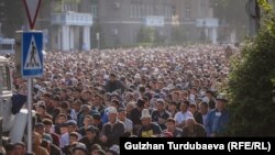 Эки жылдык чектөөдөн кийин аянтта окулган Айт намазы