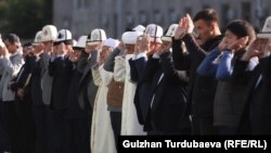 Бишкектеги Айт намазынан тартылган сүрөт. 2-май, 2022-жыл. 