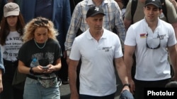 Ռոբերտ Քոչարյանը դստեր և որդու հետ հանրահավաքի ժամանակ, 1-ը մայիսի, 2022թ․