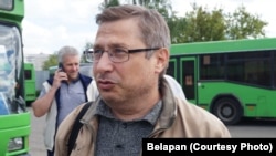 Belarus žurnalisti Uladzimir Laptsewiç, 20 gün tussaglyjdan soň. 