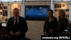 Робэрт Тышкевіч (зьлева) выступае на выставе ў Варшаве, прысьвечанай Беларусі, 2012 год