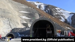 Көк-Арт ашуусундагы тоннель.