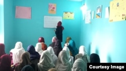 یک مکتب مخفی خانگی در کابل - یاداشتی از پروانه که به رادیو آزادی فرستاده و در زیر متن‌اش بدون تغییر، از زبان خودش نوشته شده‌است.